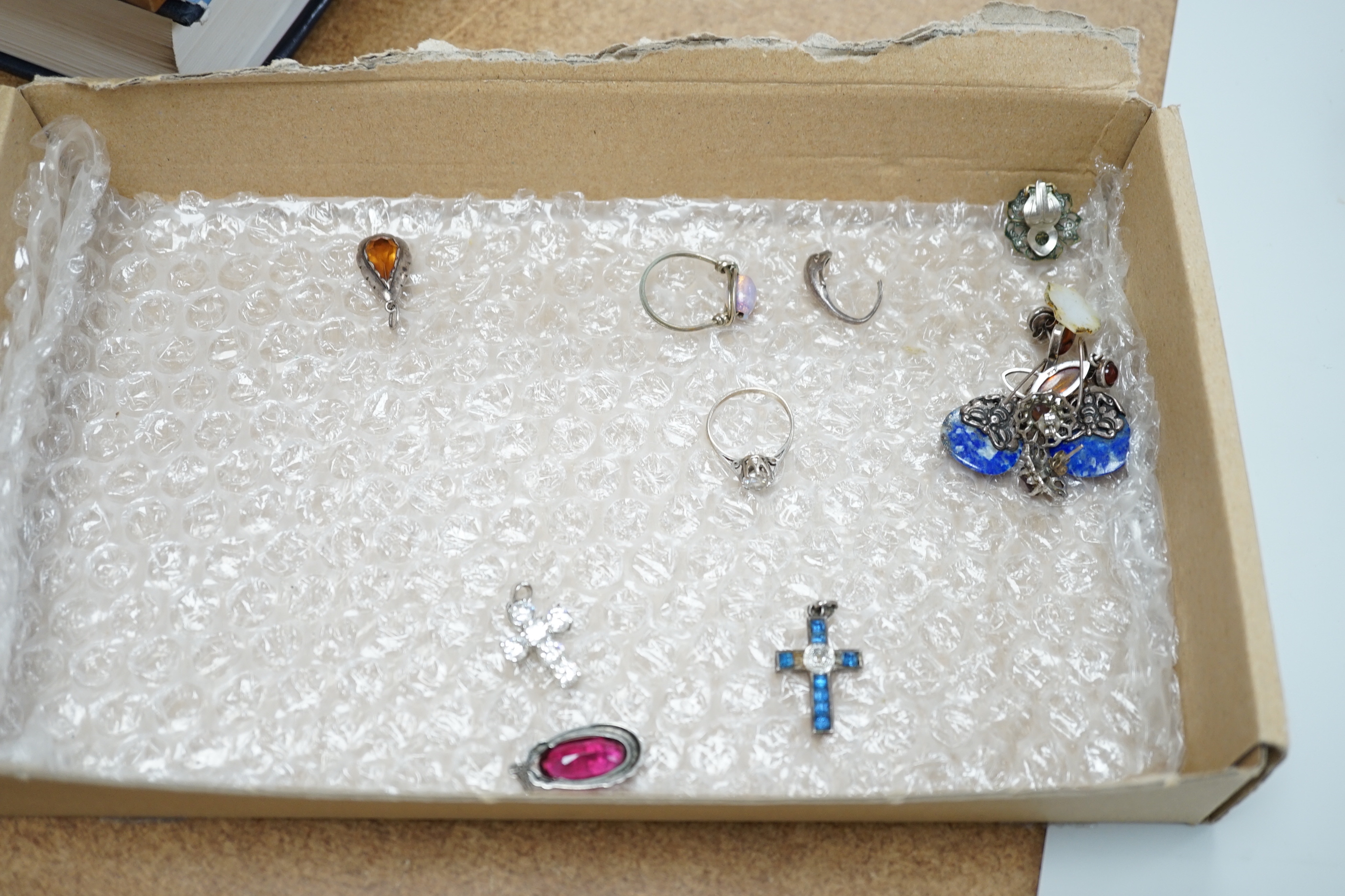 Assorted jewellery including silver and costume.